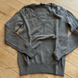 Uniqlo Cashmere Vneck Sweater S